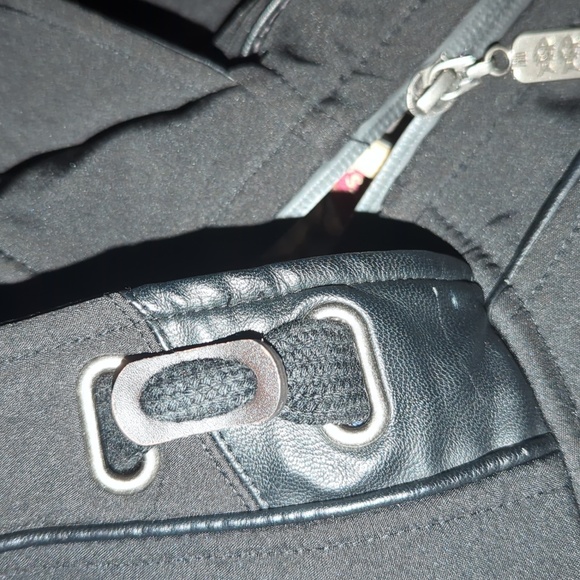 Three Stones Coat - Black Raincoat - Picture 9 of 9